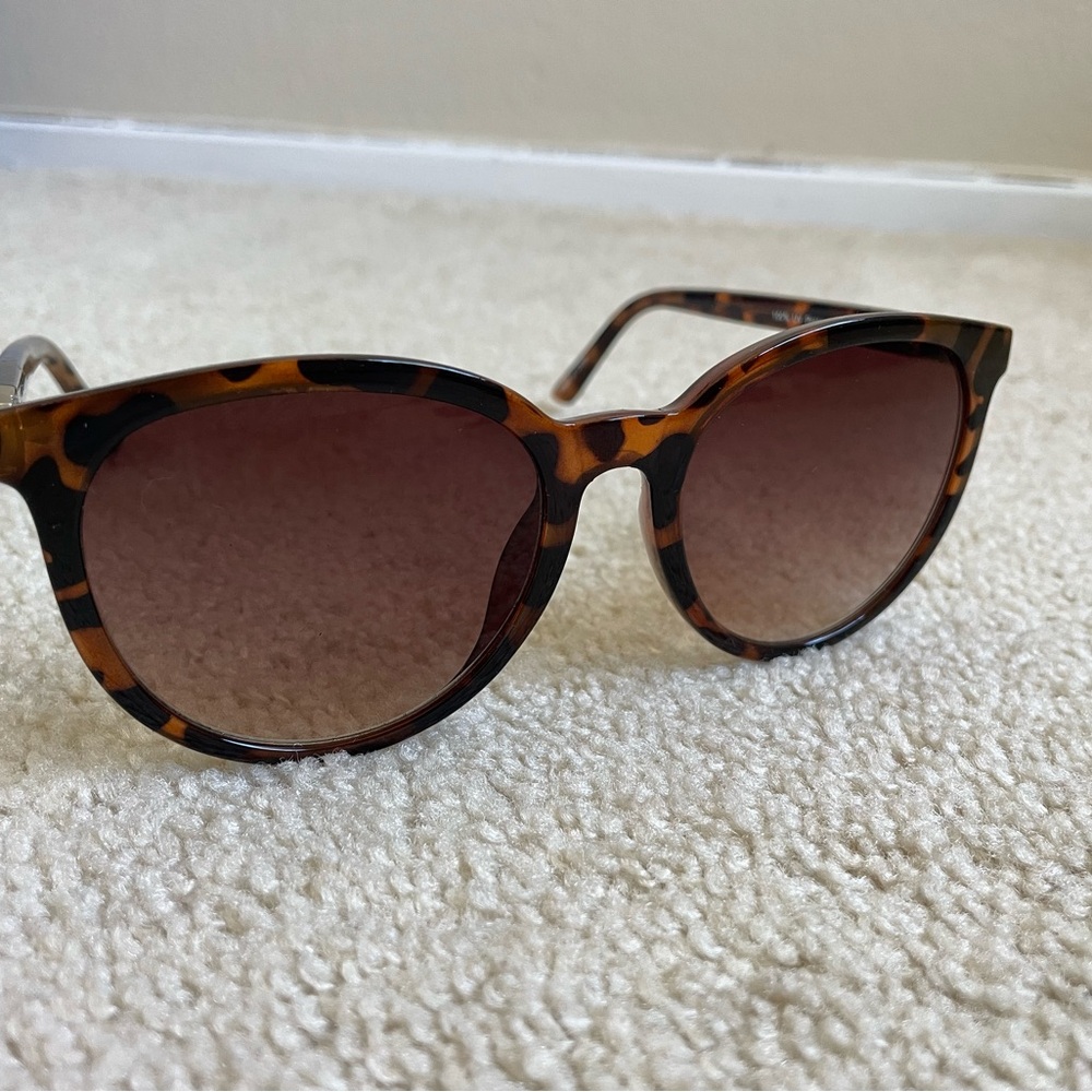 Express Brown Tortoise Sunglasses - image 6